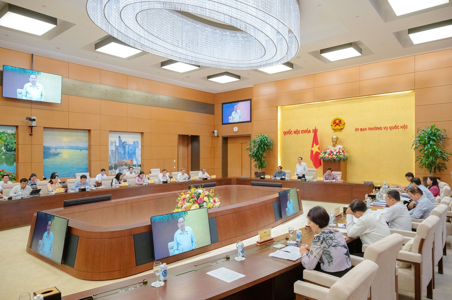 Chủ tịch Quốc hội Trần Thanh Mẫn: Nỗ lực gấp đôi, gấp ba để hoàn thành tốt nhiệm vụ của Quốc hội 6 tháng cuối năm -0