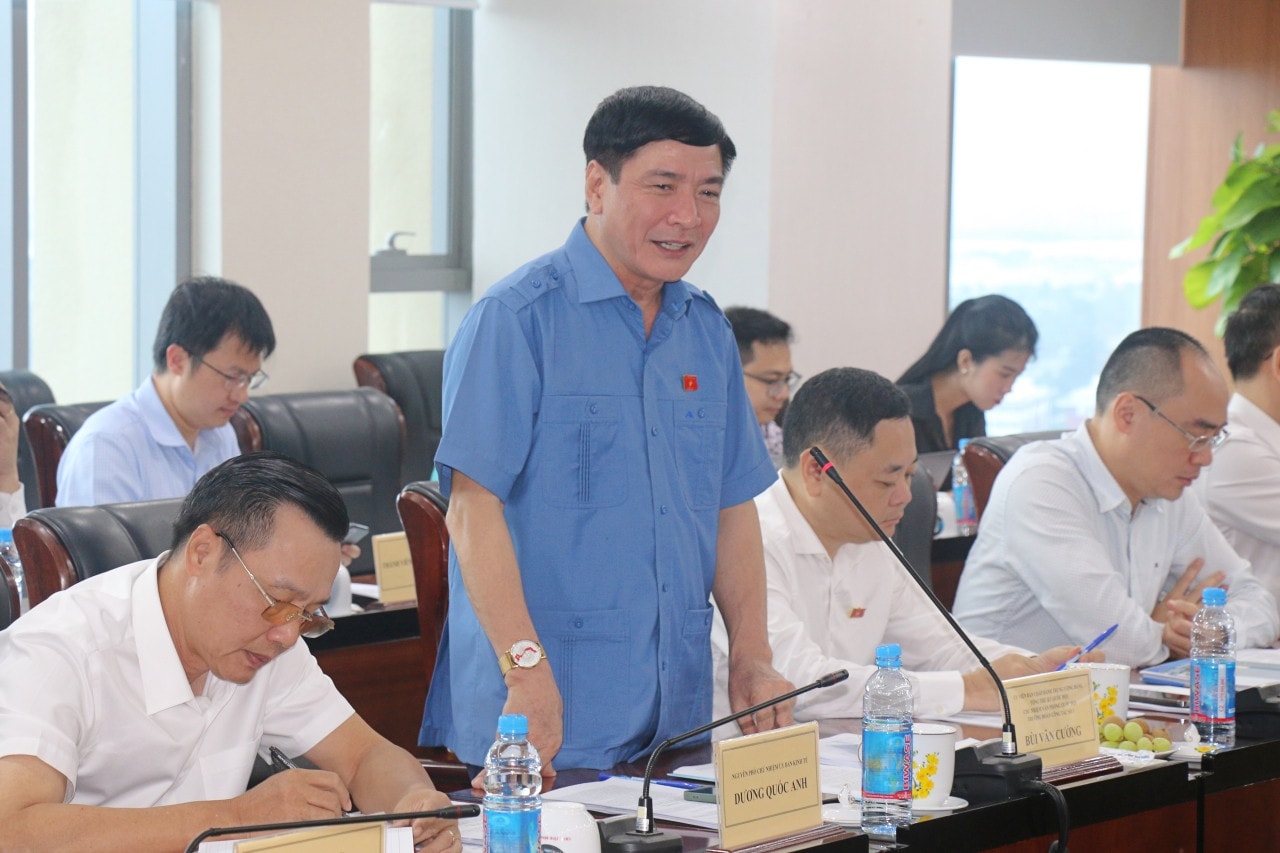 Tổng Thư ký Quốc hội, Chủ nhiệm Văn phòng Quốc hội Bùi Văn Cường phát biểu tại cuộc làm việc với UBND tỉnh Bình Dương Tổng Thư ký Quốc hội Bùi Văn Cường chủ trì làm việc với UBND tỉnh Bình Dương về thực hiện chính sách, pháp luật về quản lý thị trường bất động sản và nhà ở xã hội