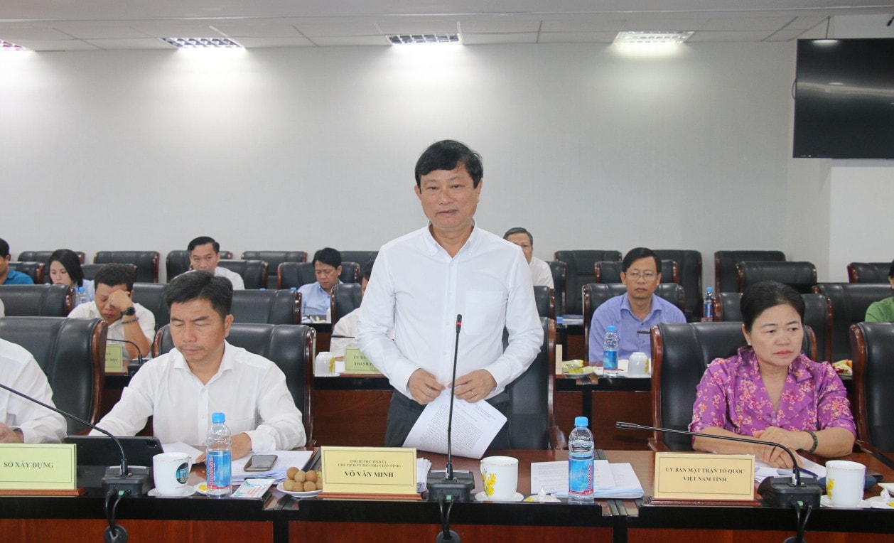 Chủ tịch UBND tỉnh Bình Dương Võ Văn Minh phát biểu Tổng Thư ký Quốc hội Bùi Văn Cường chủ trì làm việc với UBND tỉnh Bình Dương về thực hiện chính sách, pháp luật về quản lý thị trường bất động sản và nhà ở xã hội