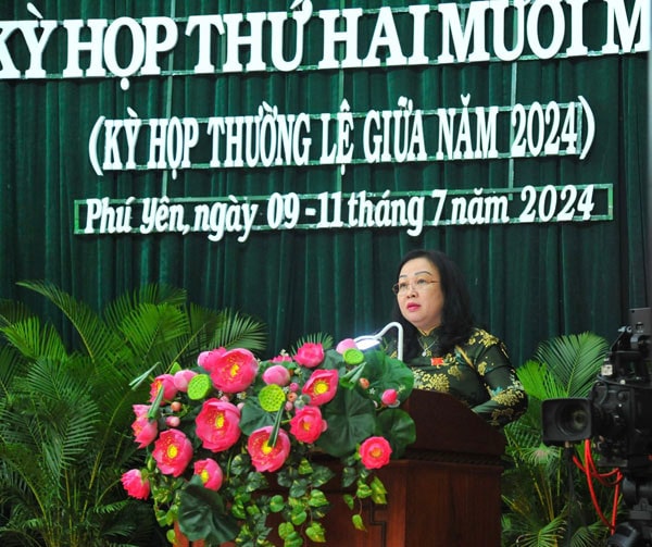 Phó Bí thư Thường trực Tỉnh ủy, Chủ tịch HĐND tỉnh Cao Thị Hòa An phát biểu bế mạc kỳ họp