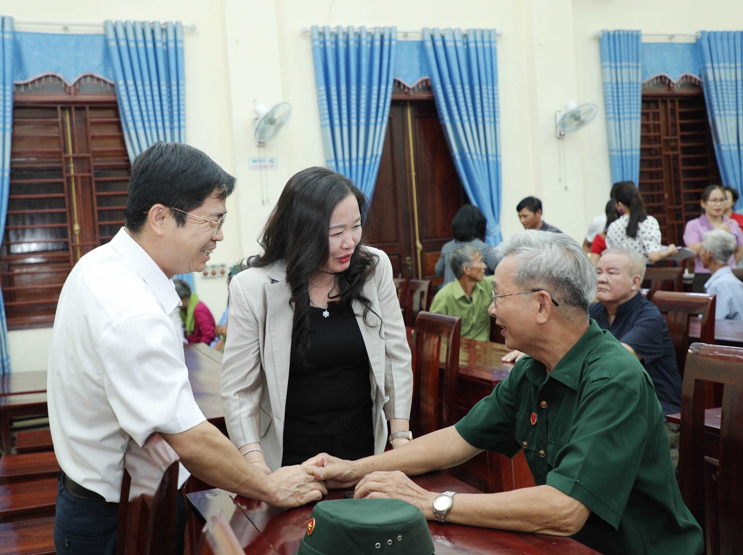 Báo Đại biểu Nhân dân dâng hương, tri ân các Anh hùng liệt sĩ tại các tỉnh Quảng Trị, Quảng Bình, Hà Tĩnh và Nghệ An -1