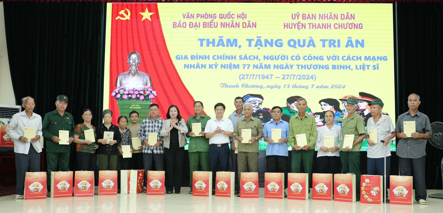 Báo Đại biểu Nhân dân dâng hương, tri ân các Anh hùng liệt sĩ tại các tỉnh Quảng Trị, Quảng Bình, Hà Tĩnh và Nghệ An -4