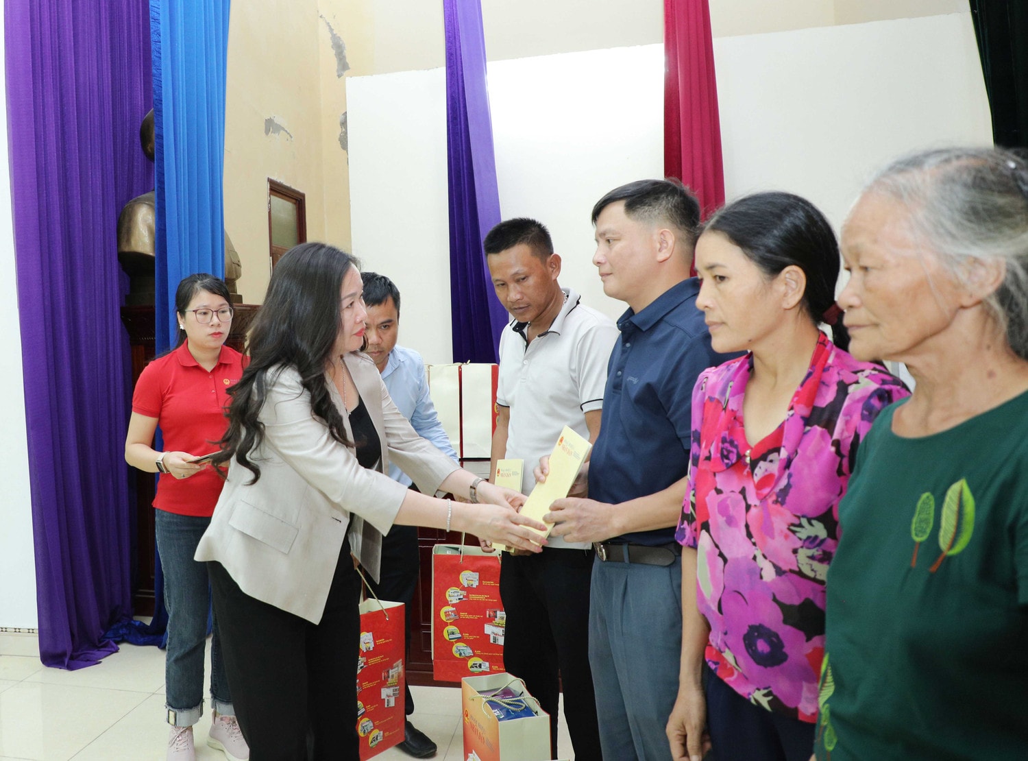Báo Đại biểu Nhân dân dâng hương, tri ân các Anh hùng liệt sĩ tại các tỉnh Quảng Trị, Quảng Bình, Hà Tĩnh và Nghệ An -0