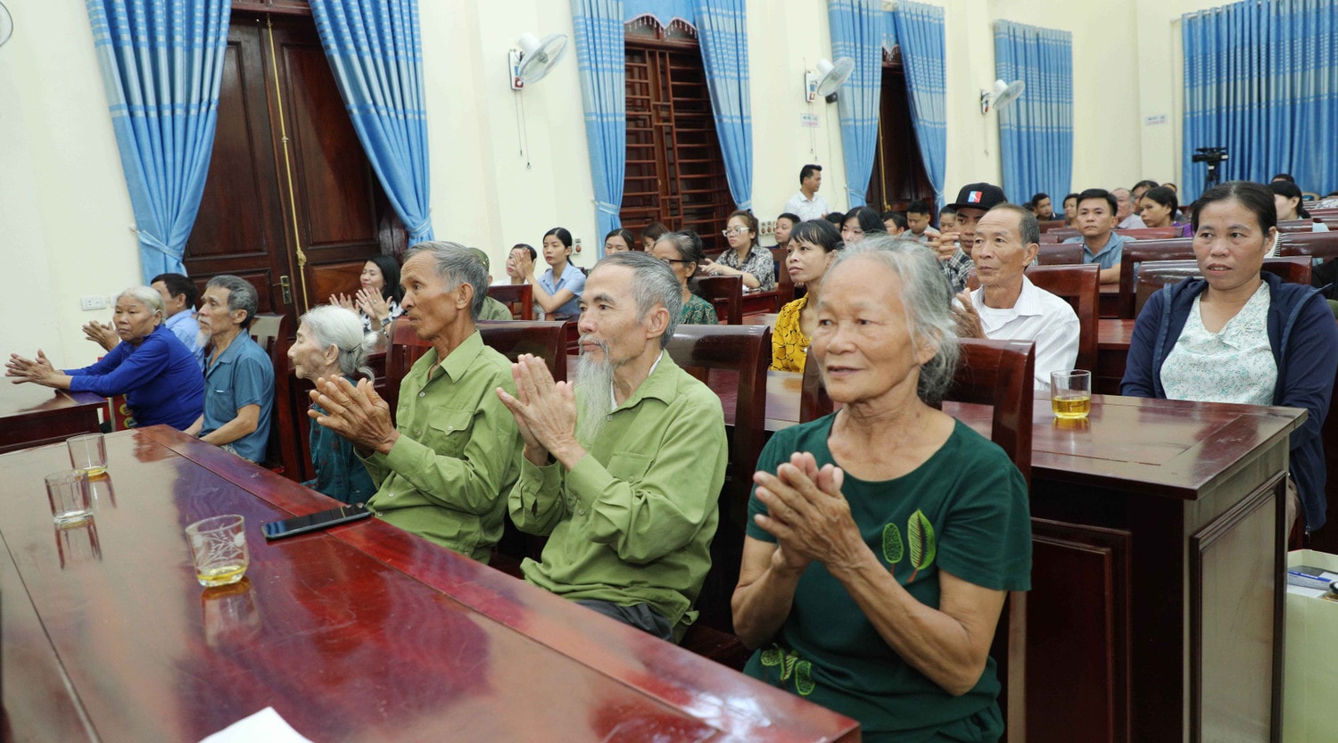 Báo Đại biểu Nhân dân dâng hương, tri ân các Anh hùng liệt sĩ tại các tỉnh Quảng Trị, Quảng Bình, Hà Tĩnh và Nghệ An -1