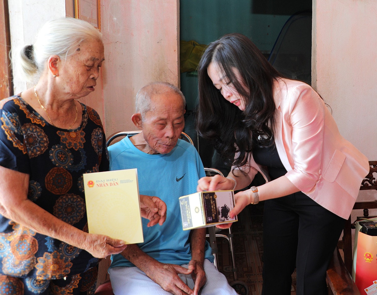 Báo Đại biểu Nhân dân dâng hương, tri ân các Anh hùng liệt sĩ tại các tỉnh Quảng Trị, Quảng Bình, Hà Tĩnh và Nghệ An -3