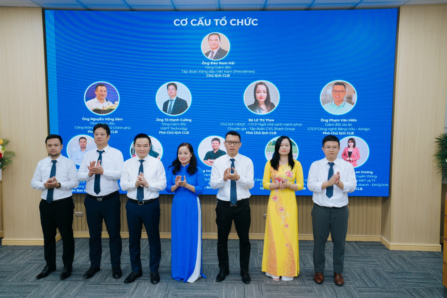 Ban chấp hành Câu lạc bộ Cựu sinh viên Trường Quản trị và Kinh doanh nhiệm kỳ 2025-2030 Trường Quản trị và Kinh doanh, Đại học Quốc gia Hà Nội lễ kỷ niệm 29 năm ngày thành lập -0