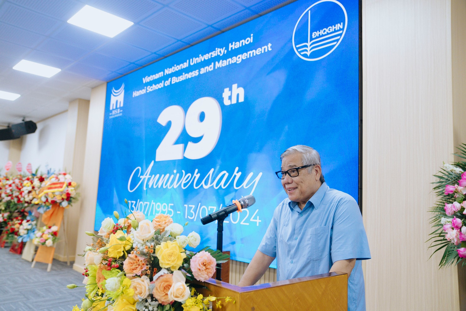 GS.TSKH Vũ Minh Giang, Chủ tịch Hội đồng Khoa học và Đào tạo Đại học Quốc gia Hà Nội, Nguyên Phó Giám đốc Đại học Quốc gia Hà Nội Trường Quản trị và Kinh doanh, Đại học Quốc gia Hà Nội lễ kỷ niệm 29 năm ngày thành lập -0