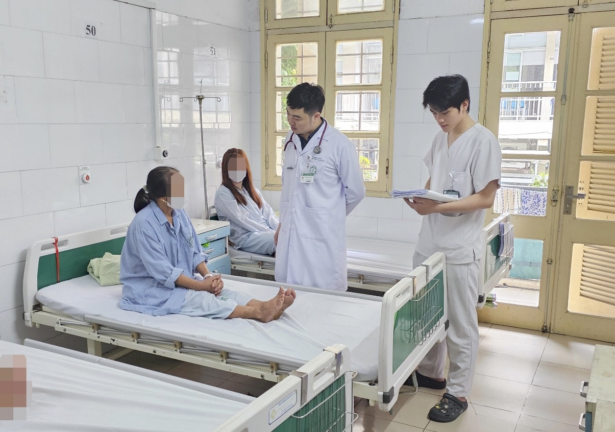 Ung thư vú ngày càng trẻ hoá, bác sĩ cảnh báo -0