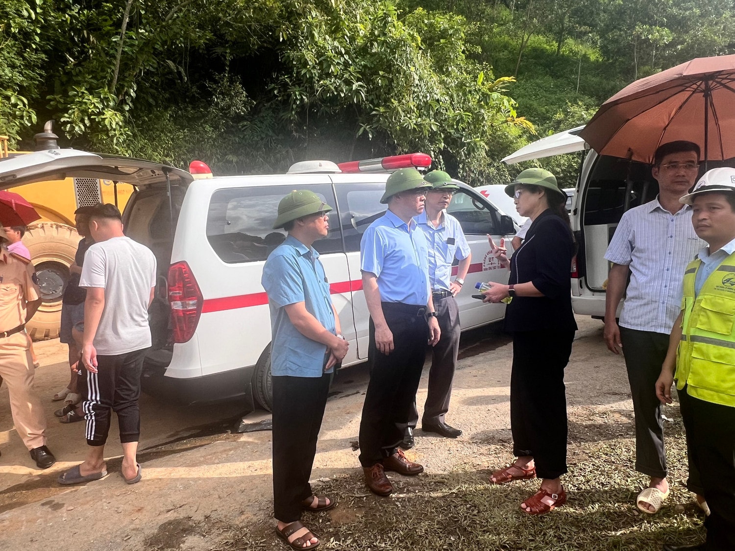 Uỷ ban ATGT Quốc gia thăm hỏi gia đình có nạn nhân tử vong tại Hà Giang -0