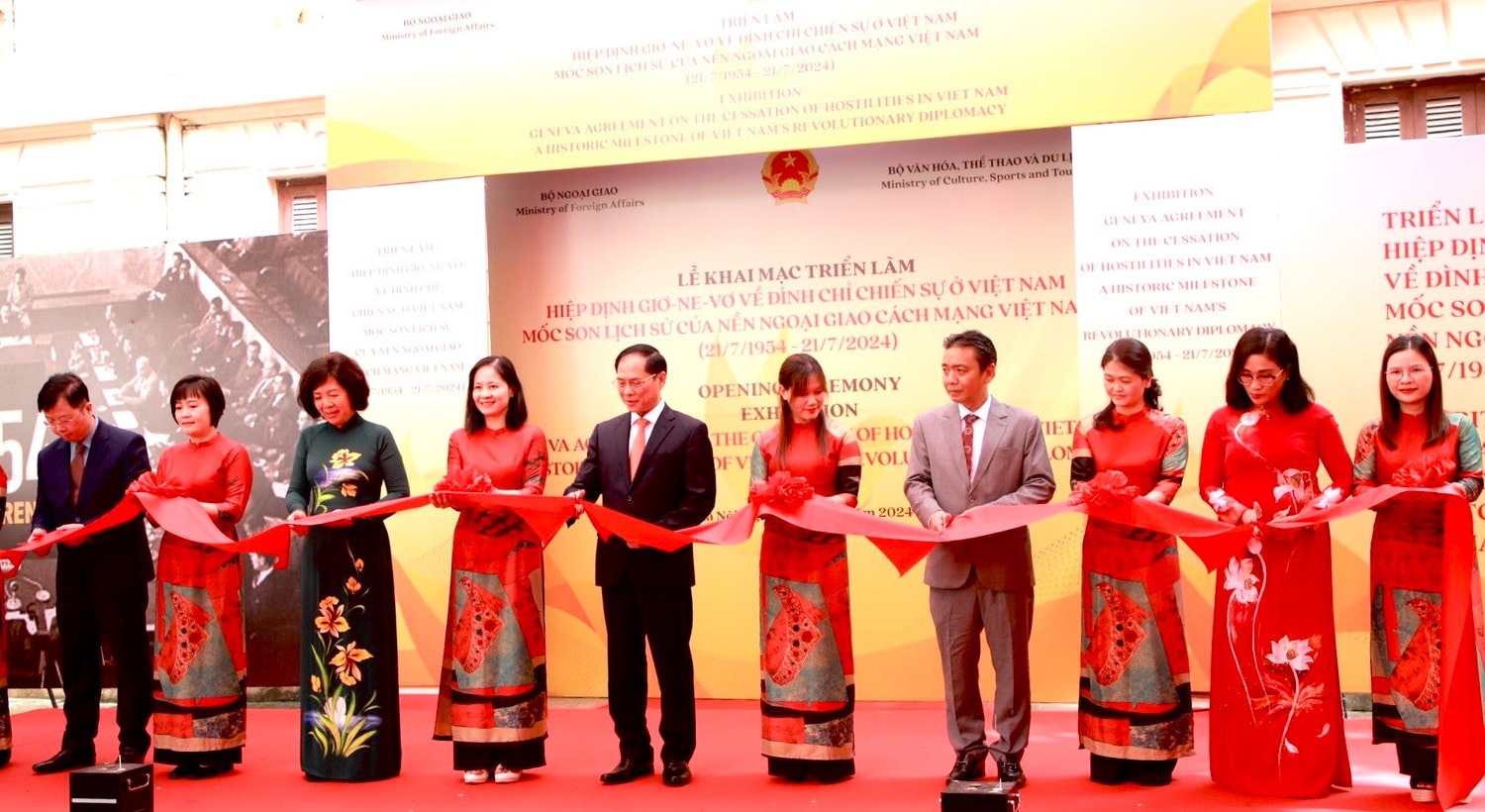 Khai mạc triển lãm Hiệp định Geneva về đình chỉ chiến sự ở Việt Nam