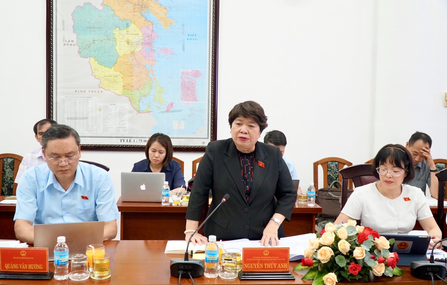 Chủ nhiêm Ủy ban Xã hội Nguyễn Thuý Anh phát biểu tại cuộc làm việc