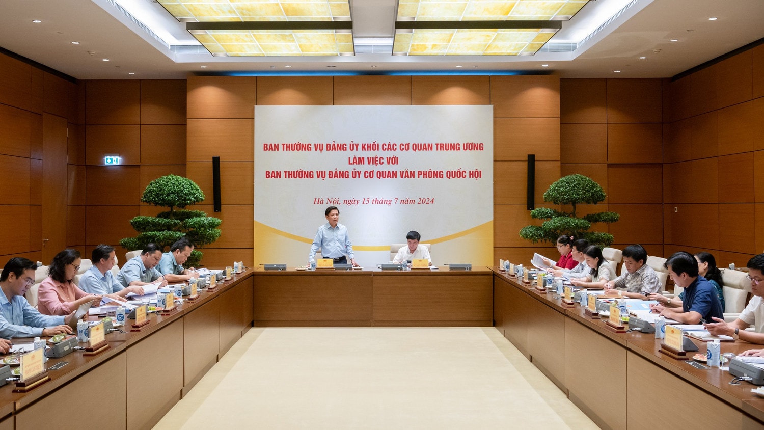 Quang cảnh cuộc làm việc