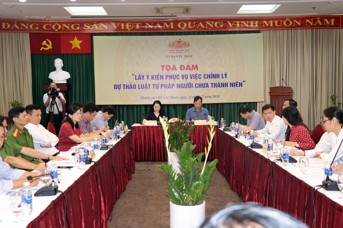 Tọa đàm 