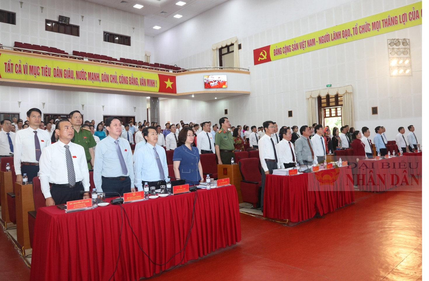 Các đại biểu thực hiện nghi lễ chào cờ Khai mạc Kỳ họp thứ 21 HĐND tỉnh Lai Châu Khoá XV, nhiệm kỳ 2021-2026 -0