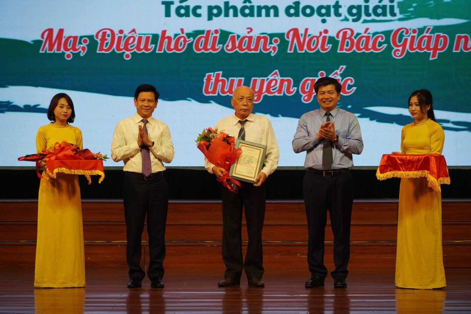 Trao 55 giải sáng tác văn học, nghệ thuật kỷ niệm 420 năm hình thành tỉnh Quảng Bình -0