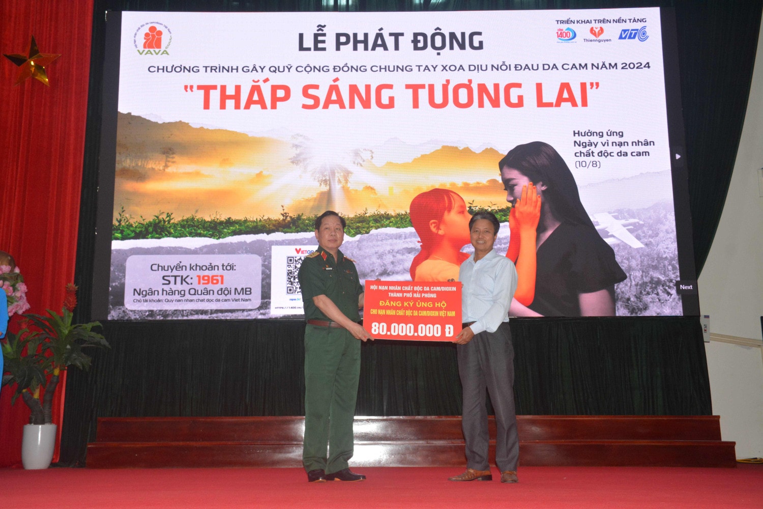 Quét mã QR ủng hộ nạn nhân chất độc màu da cam -0