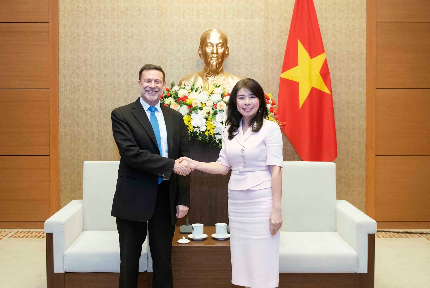 Phó Chủ nhiệm Ủy ban Đối ngoại Lê Thu Hà tiếp Đại sứ Australia tại Việt Nam