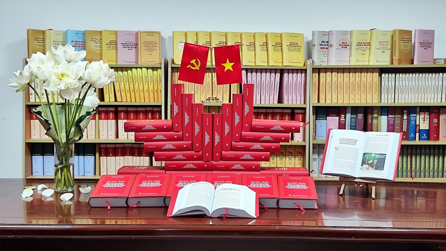 CUỐN SÁCH “QUỐC HỘI TRONG TIẾN TRÌNH ĐỔI MỚI ĐÁP ỨNG YÊU CẦU XÂY DỰNG, HOÀN THIỆN NHÀ NƯỚC PHÁP QUYỀN XÃ HỘI CHỦ NGHĨA VIỆT NAM” CỦA TỔNG BÍ THƯ NGUYỄN PHÚ TRỌNG TIẾP TỤC ĐỊNH HƯỚNG CHO QUỐC HỘI KHÔNG NGỪNG ĐỔI MỚI VÀ PHÁT TRIỂN