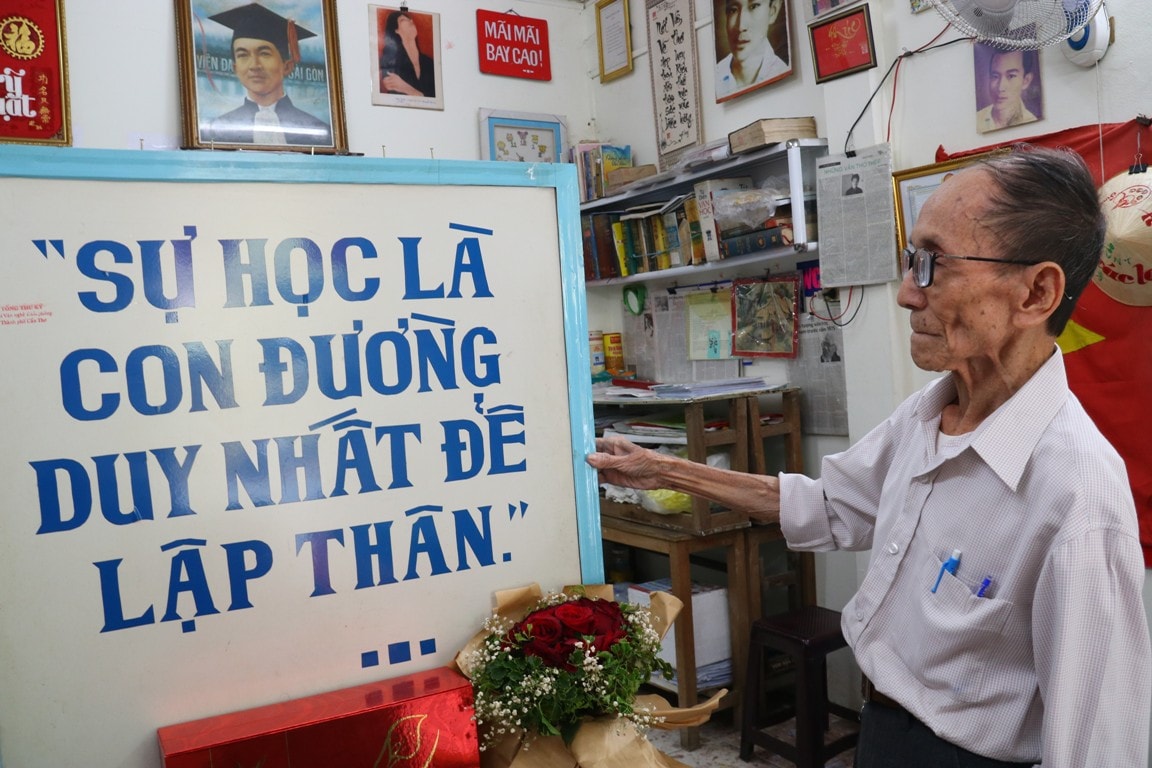 Cụ Nguyễn Tấn Thành xác định sự học là con đường duy nhất để lập thân TP. Cần Thơ: Cảm phục cựu giáo chức 87 tuổi, quyết tâm lấy bằng thạc sĩ Văn học