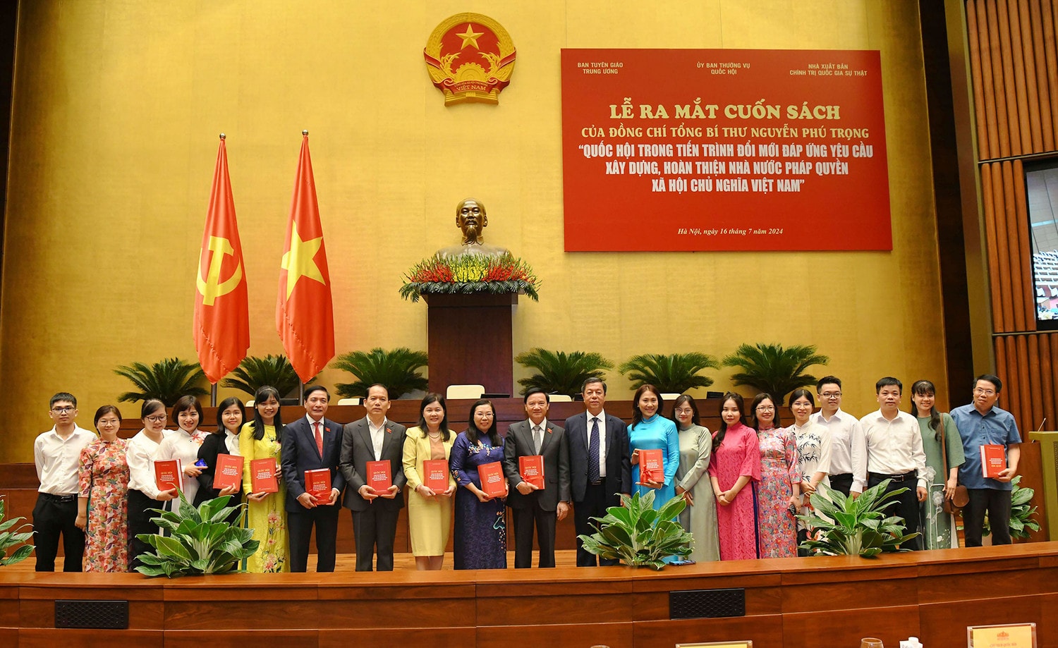 Chủ tịch Quốc hội Trần Thanh Mẫn: Cuốn sách thể hiện tầm nhìn, sự chỉ đạo sâu sát, quyết liệt, toàn diện, đầy sức thuyết phục của Tổng Bí thư Nguyễn Phú Trọng