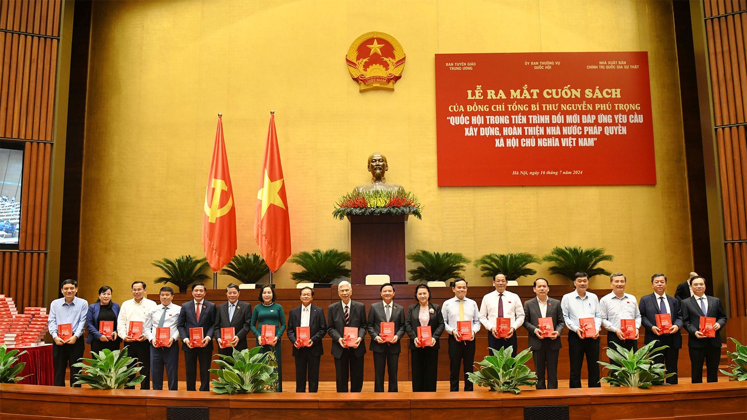 Chủ tịch Quốc hội Trần Thanh Mẫn: Cuốn sách thể hiện tầm nhìn, sự chỉ đạo sâu sát, quyết liệt, toàn diện, đầy sức thuyết phục của Tổng Bí thư Nguyễn Phú Trọng