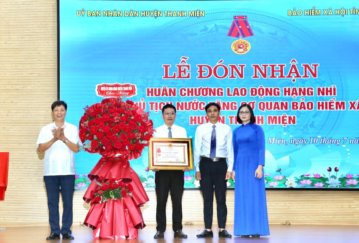 Vinh dự đón nhận Huân chương Lao động hạng Nhì -0