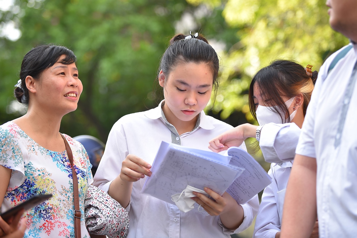 Sáng nay, Bộ GD-ĐT chính thức công bố điểm thi tốt nghiệp THPT năm 2024 -0