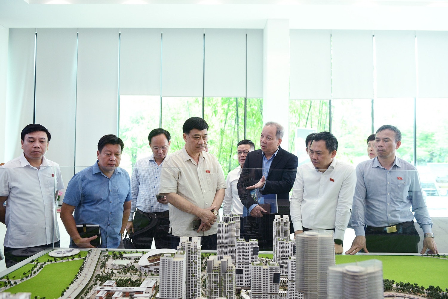 Đoàn giám sát của Quốc hội khảo sát về quản lý thị trường bất động sản, phát triển nhà ở xã hội tại Hà Nội -0