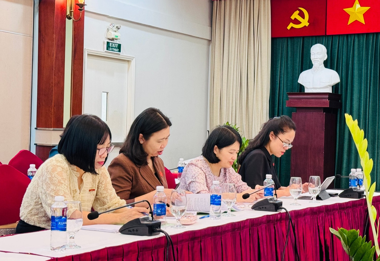 Các đại biểu tham dự tọa đàm