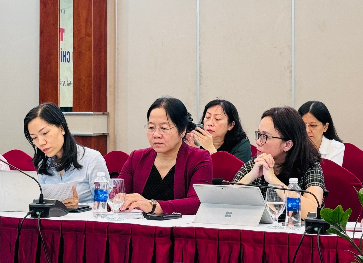 Các đại biểu tham dự tọa đàm 