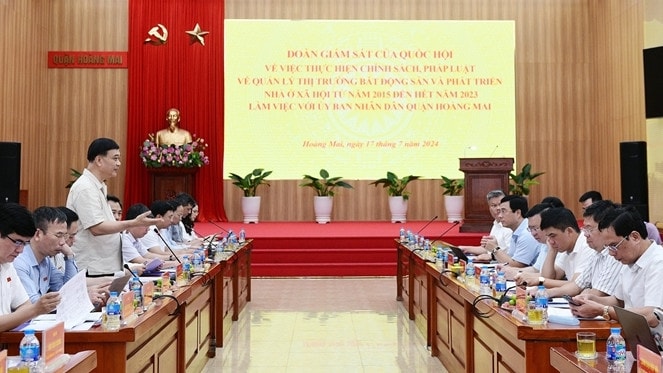Đoàn giám sát của Quốc hội khảo sát về quản lý thị trường bất động sản, phát triển nhà ở xã hội tại Hà Nội