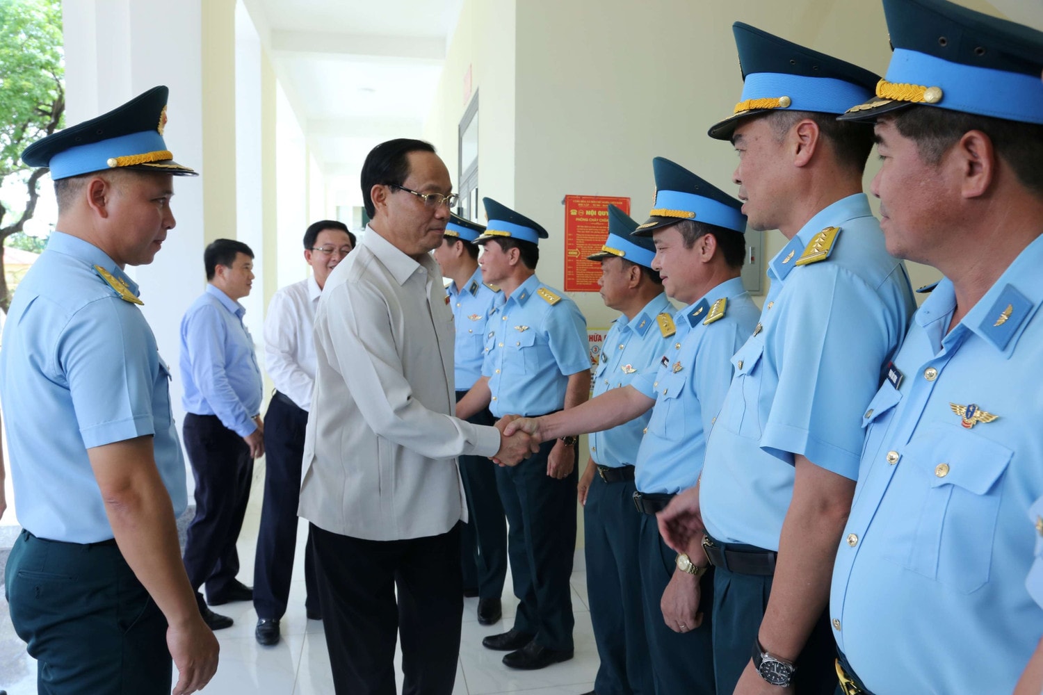 Phó Chủ tịch Quốc hội Trần Quang Phương thăm hỏi, tặng quà các gia đình chính sách tại tỉnh Bình Định -0