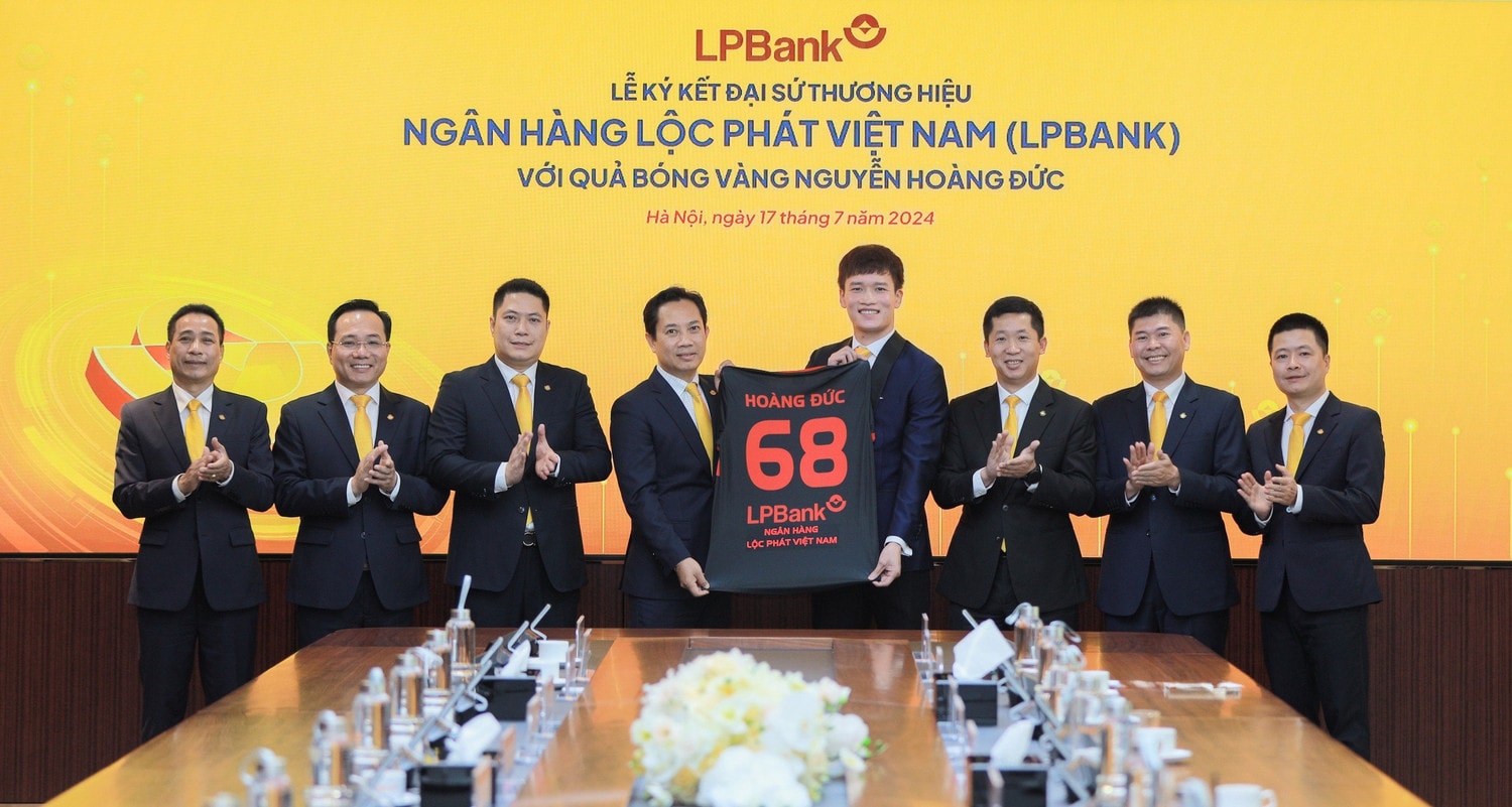 Quả bóng vàng Hoàng Đức được lựa chọn làm Đại sứ thương hiệu Ngân hàng Lộc Phát Việt Nam (LPBank) -0