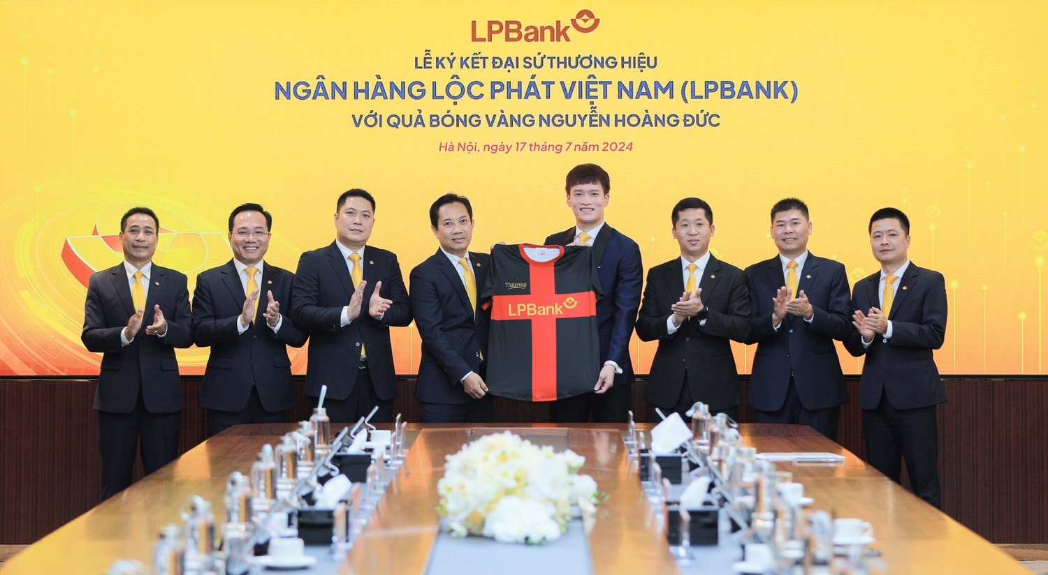 Quả bóng vàng Hoàng Đức được lựa chọn làm Đại sứ thương hiệu Ngân hàng Lộc Phát Việt Nam (LPBank) -0