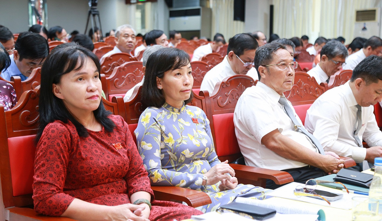 Đại biểu HĐND tỉnh Đồng Nai Khóa X đánh giá tình hình tai nạn lao động trên địa bàn tỉnh 6 tháng đầu năm 2024 tăng đột biến. Ảnh: Văn Dũng