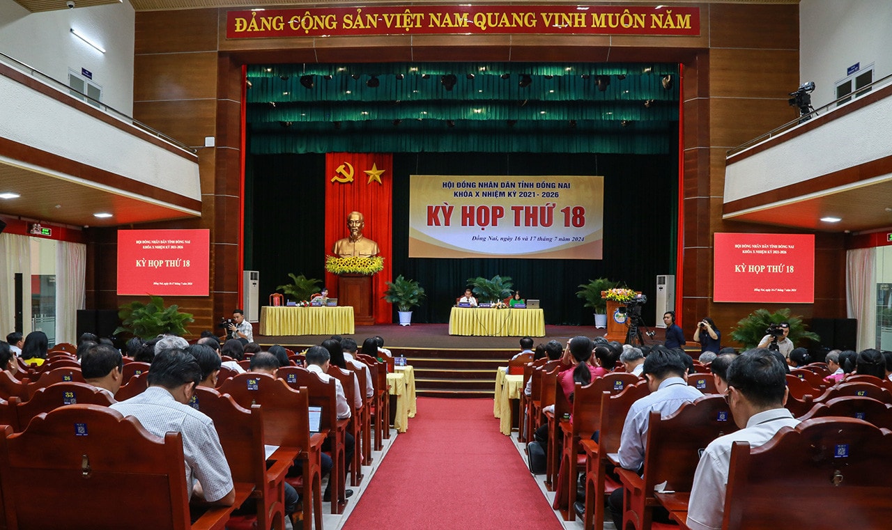 Kỳ họp thứ 18 HĐND tỉnh Đồng Nai Khóa X bước sang ngày làm việc thứ 2 với phiên chất vấn nhiều nội dung mà cử tri, Nhân dân quan tâm. Ảnh: Văn Dũng
