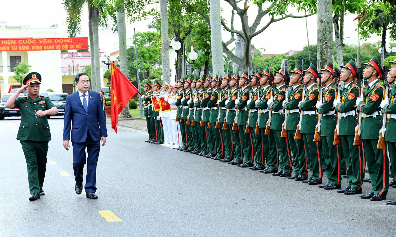 Chủ tịch Quốc hội Trần Thanh Mẫn thăm và làm việc tại Quân khu 3 -0