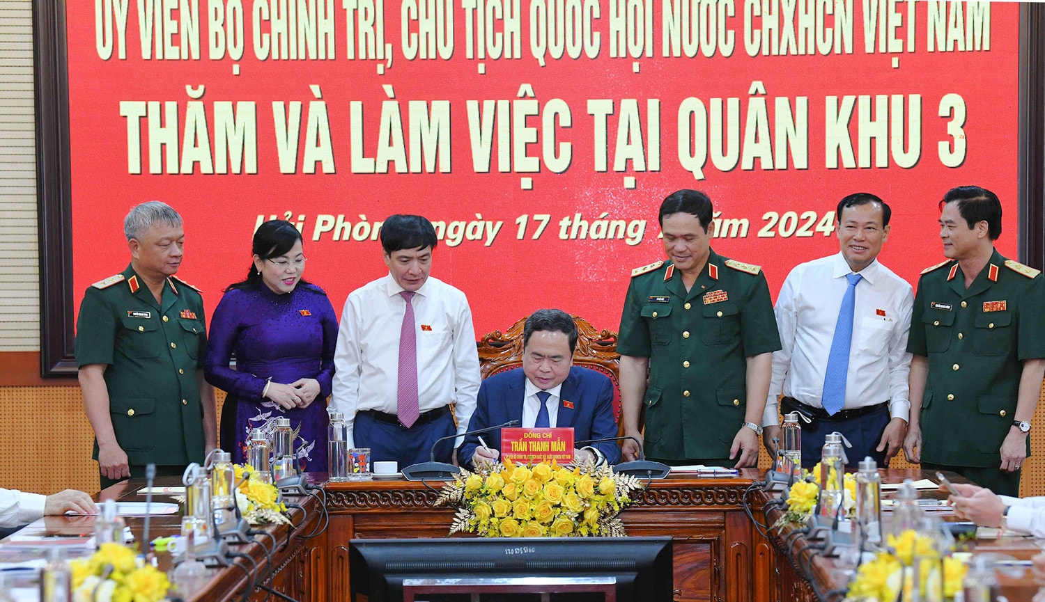 Chủ tịch Quốc hội Trần Thanh Mẫn thăm và làm việc tại Quân khu 3 -0