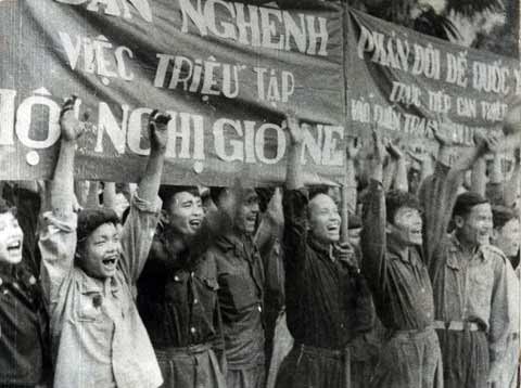 Nhân dân Việt Nam mít tinh ủng hộ việc triệu tập Hội nghị Genève năm 1954. Nguồn: baotanglichsu.vn