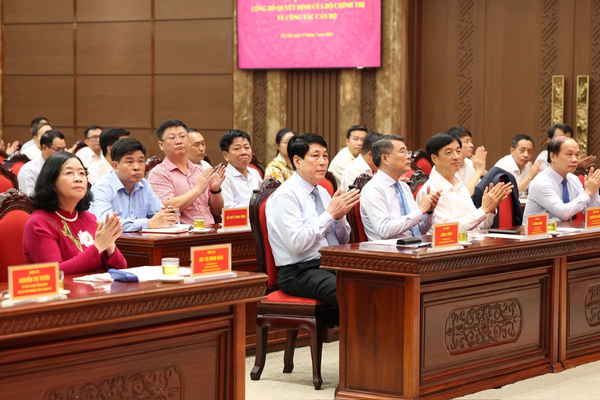Bà Bùi Thị Minh Hoài giữ chức Bí thư Thành ủy Hà Nội