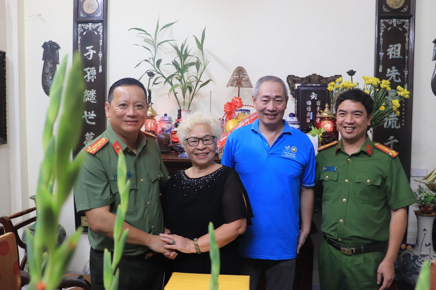 Ban Giám đốc Công an thành phố Hà Nội tri ân các anh hùng liệt sỹ, thương bệnh binh -0