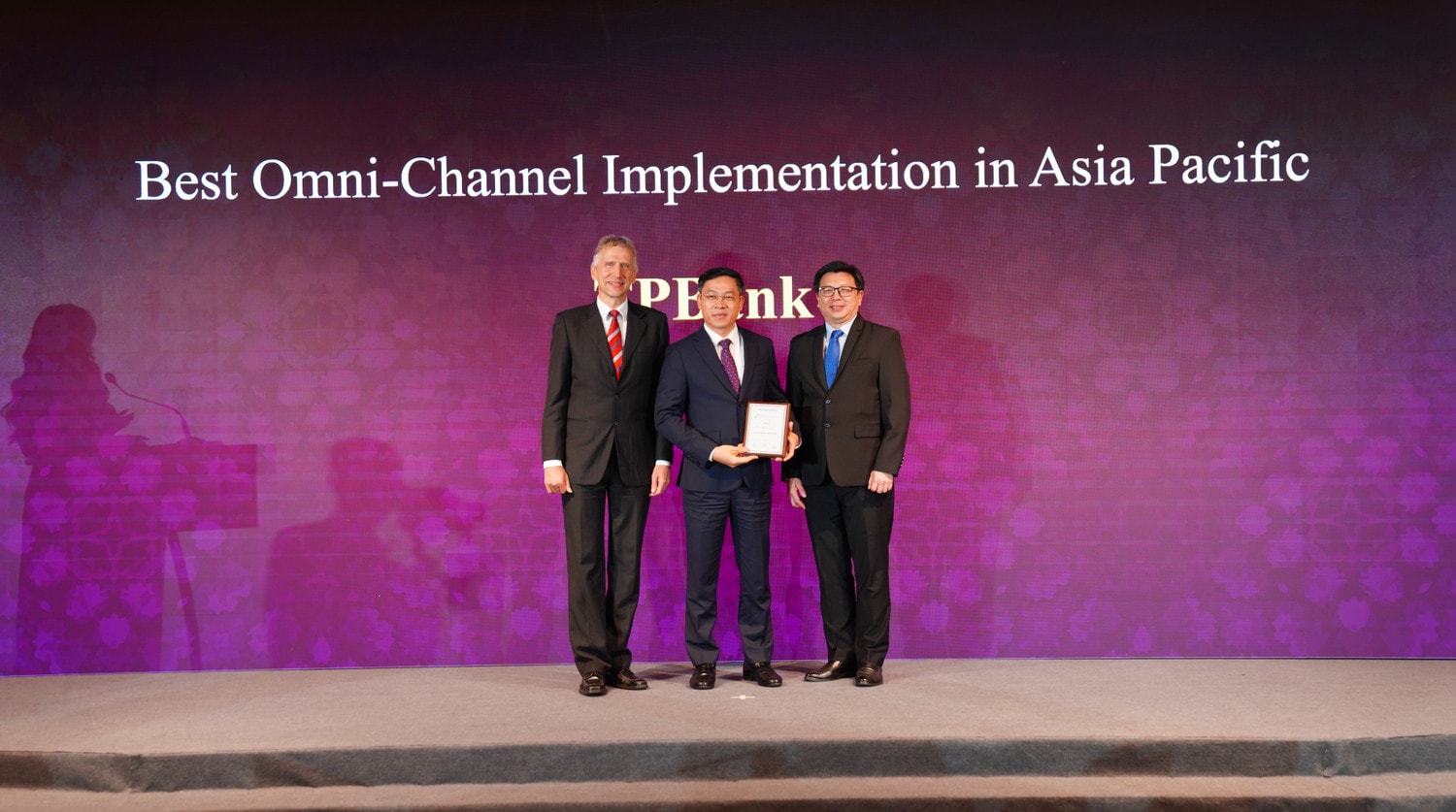 Ông Đinh Văn Chiến - Phó Tổng Giám đốc TPBank nhận giải thưởng từ The Asian Banker Một ngân hàng được đánh giá cao tại châu Á với nền tảng số xuyên kênh nổi bật -0