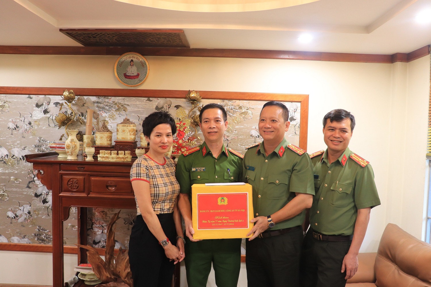 Ban Giám đốc Công an thành phố Hà Nội tri ân các anh hùng liệt sỹ, thương bệnh binh -0