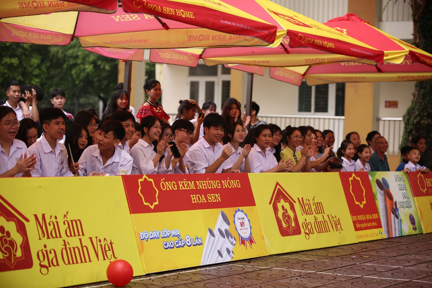 "Mái ấm gia đình Việt" luôn nhận được tình yêu thương của quý khán giả trên khắp cả nước "Mái ấm gia đình Việt" luôn nhận được tình yêu thương của quý khán giả trên khắp cả nước