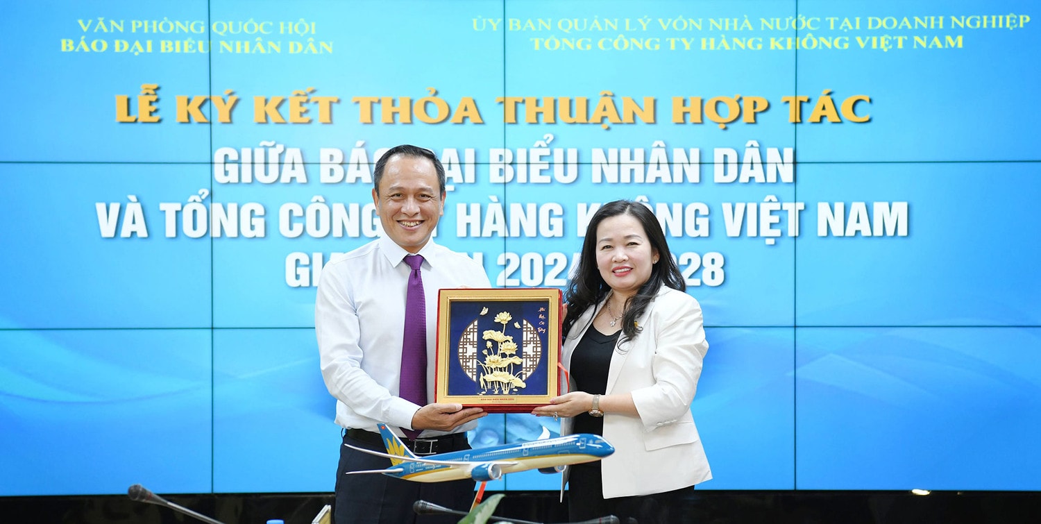 Báo Đại biểu Nhân dân và Vietnam Airlines ký kết thỏa thuận hợp tác -0