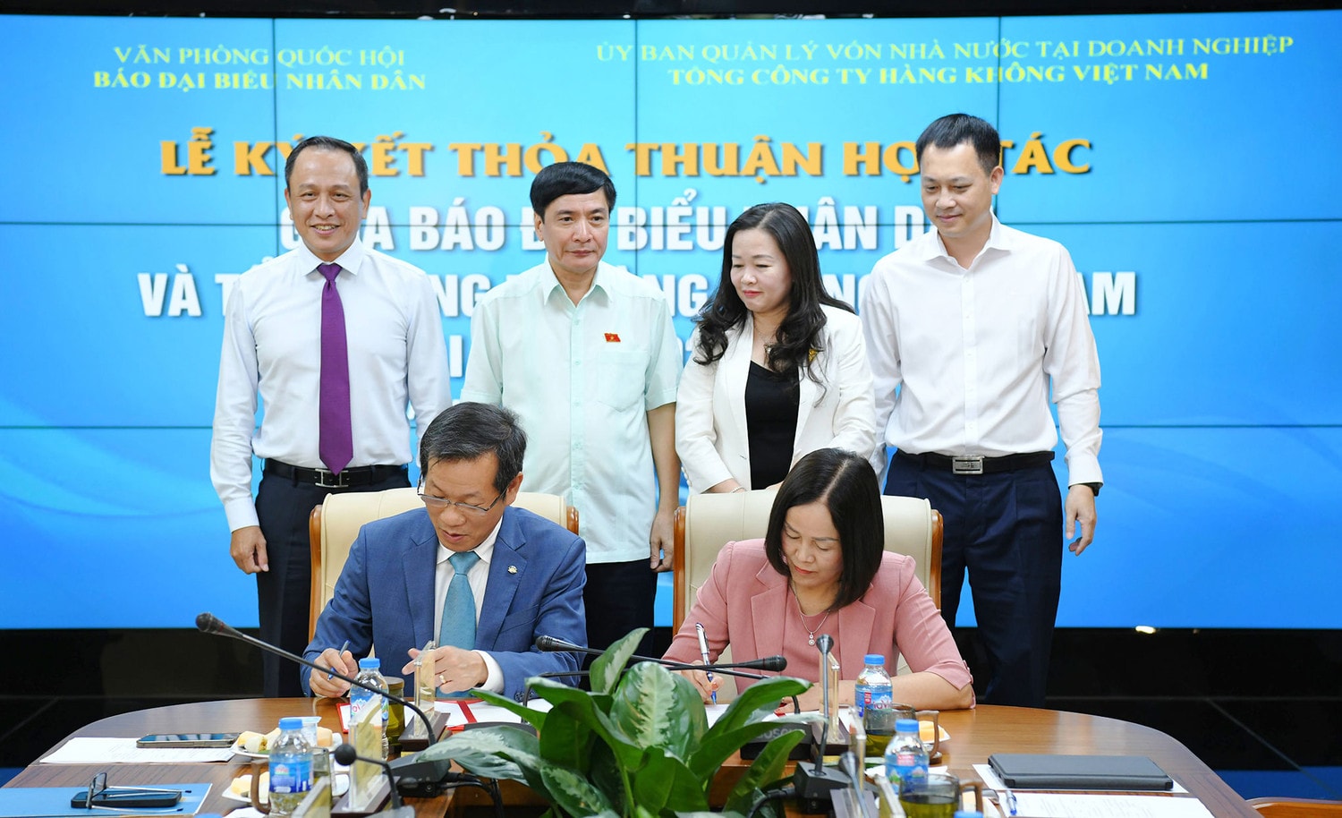 Báo Đại biểu Nhân dân và Vietnam Airlines ký kết thỏa thuận hợp tác -0
