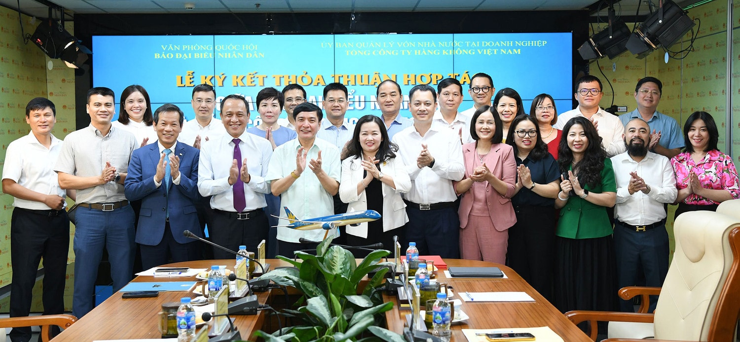 Báo Đại biểu Nhân dân và Vietnam Airlines ký kết thỏa thuận hợp tác -0