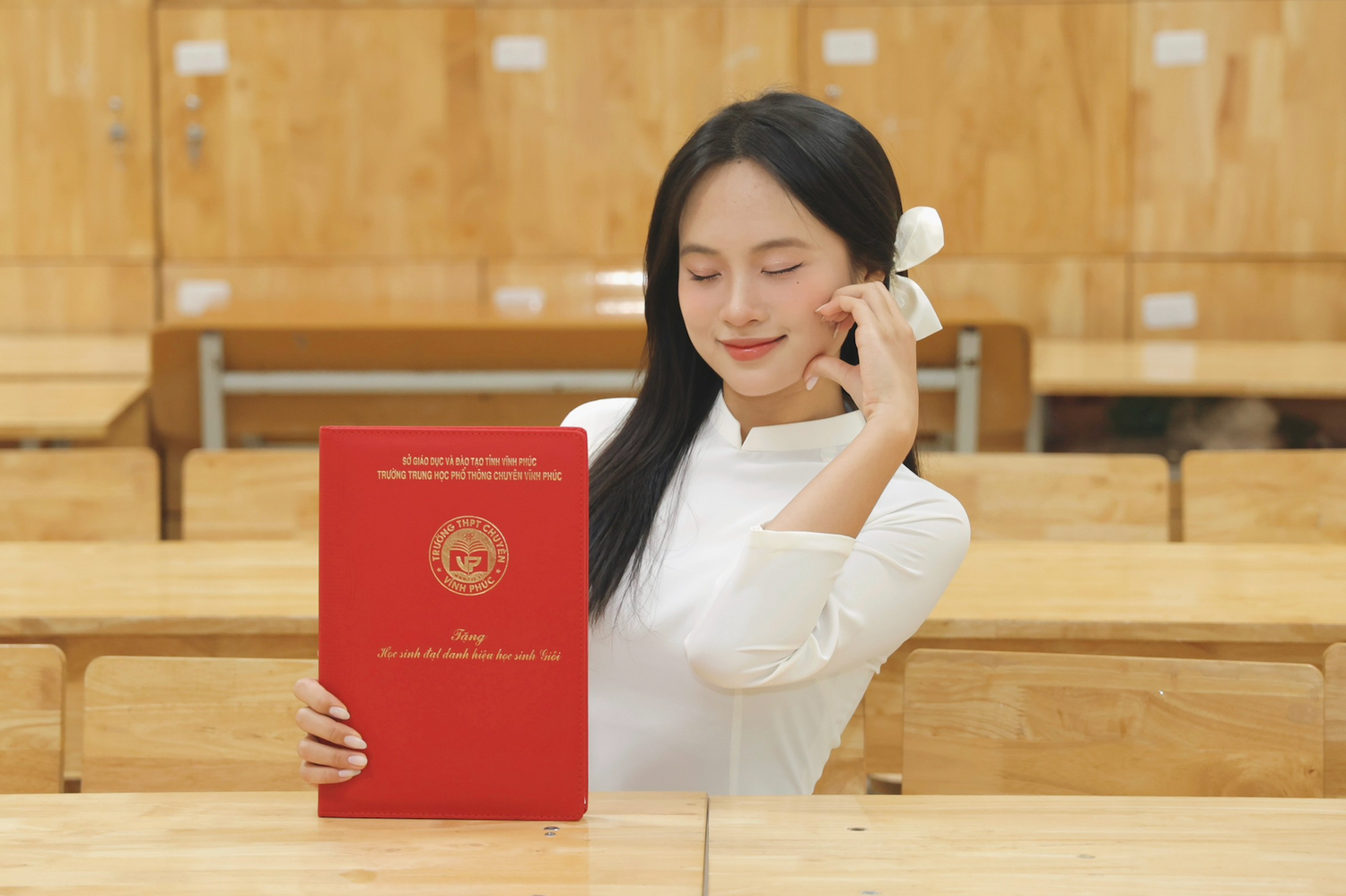 Thủ khoa khối D01: “Bố là hình mẫu em noi theo, mẹ là “kiến trúc sư” trên con đường học tập của em.” -0