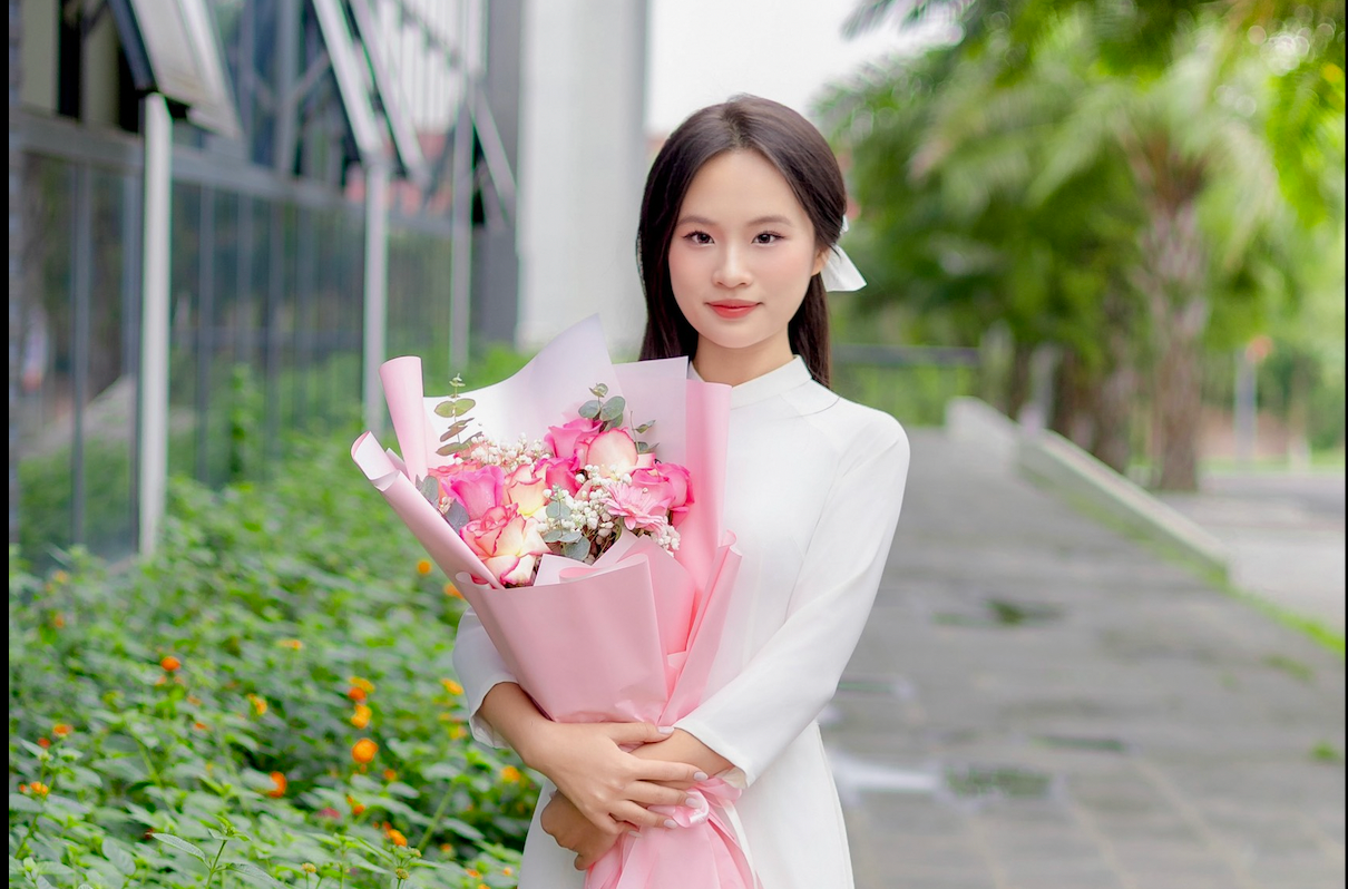 Thủ khoa khối D01: “Bố là hình mẫu em noi theo, mẹ là “kiến trúc sư” trên con đường học tập của em.” -0