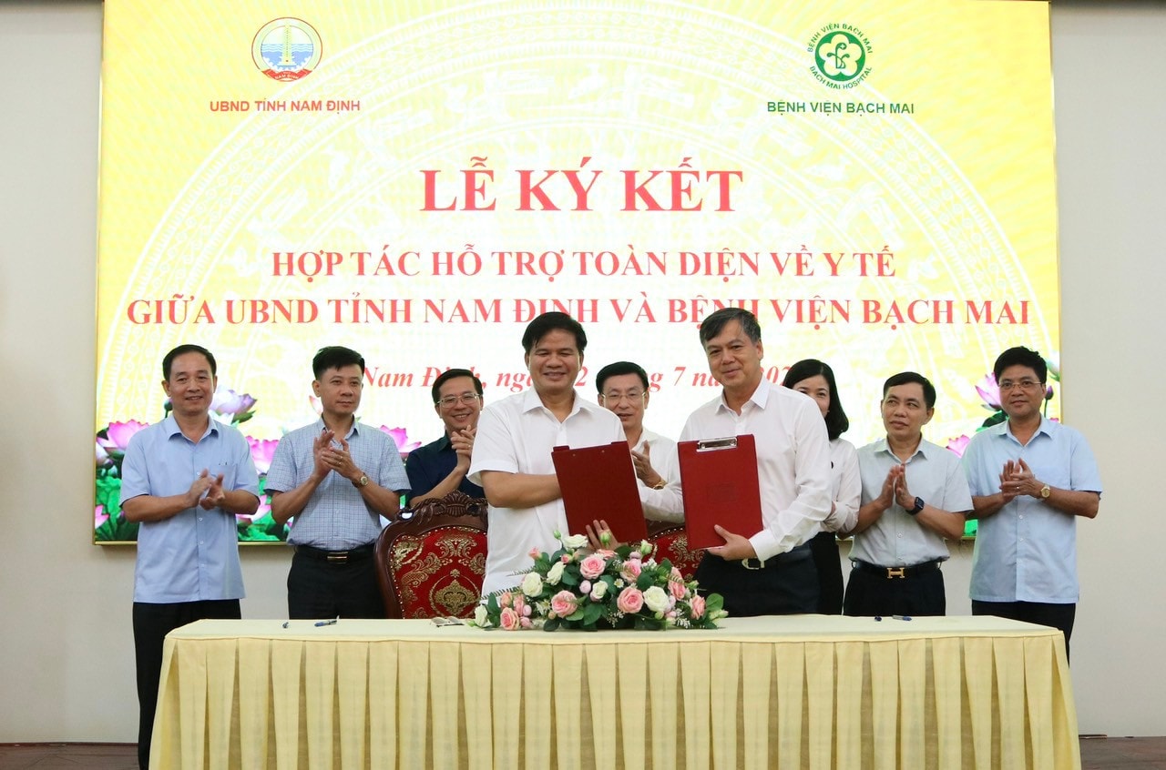 Nâng cao năng lực và sử dụng hiệu quả nguồn nhân lực y tế ảnh 1 Bệnh viện Bạch Mai hỗ trợ toàn diện cho y tế Nam Định. Nguồn ITN